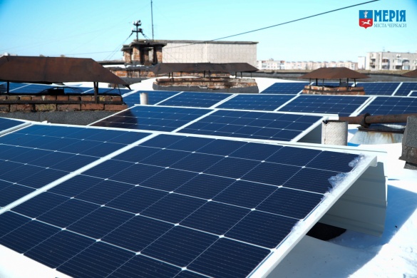 Черкаський пологовий будинок отримав гібридну сонячну електростанцію