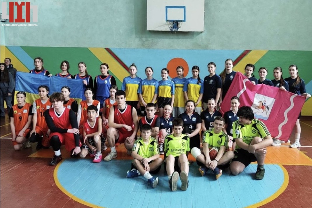 Подвійне «золото» для Сміли: баскетболістки ЗОШ №1 стали чемпіонками району