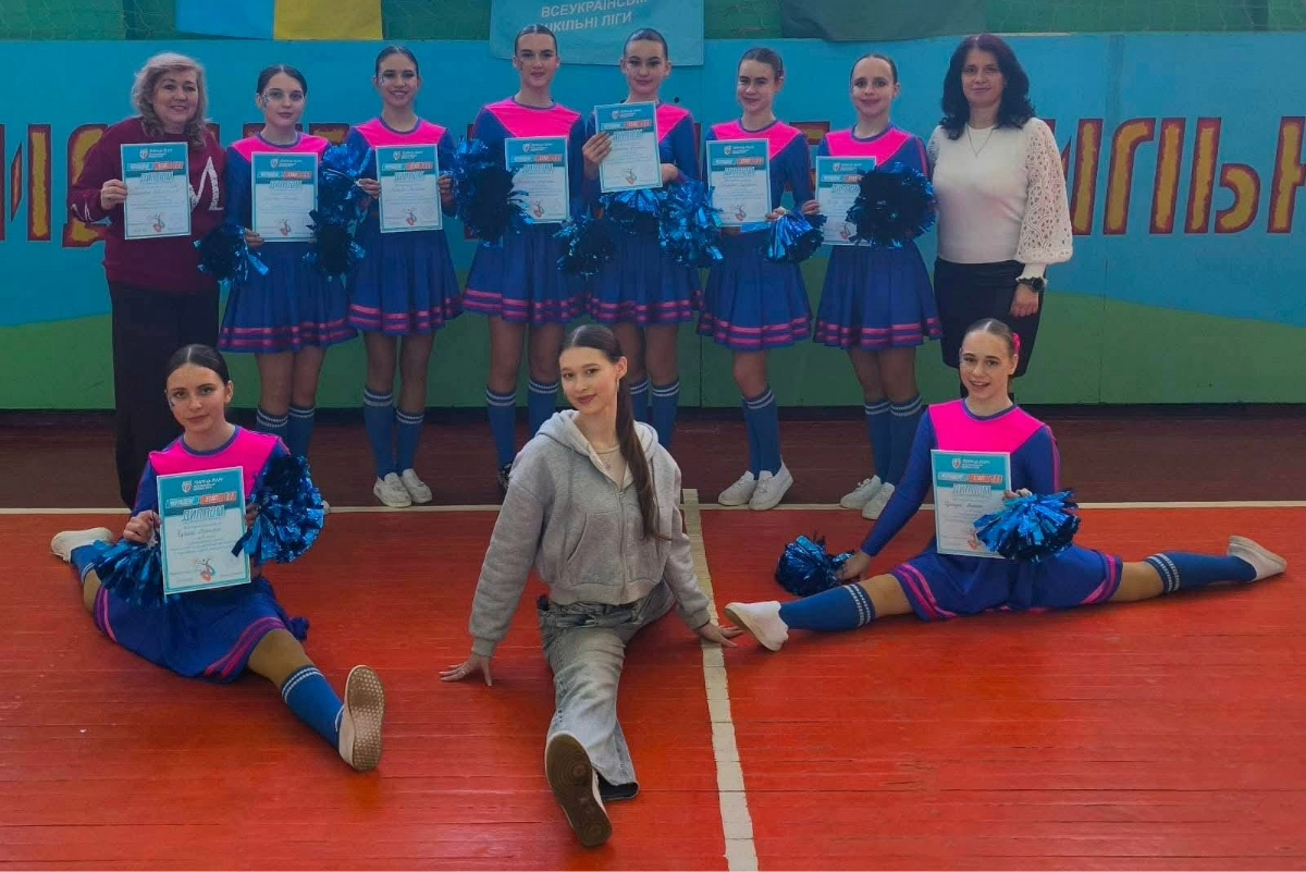 Черлідерки зі Сміли вибороли «золото». Тепер представлятимуть район на області