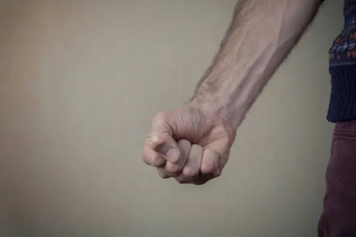 На Черкащині водій побив чоловіка шлангом через ДТП: суд призначив штраф і компенсацію