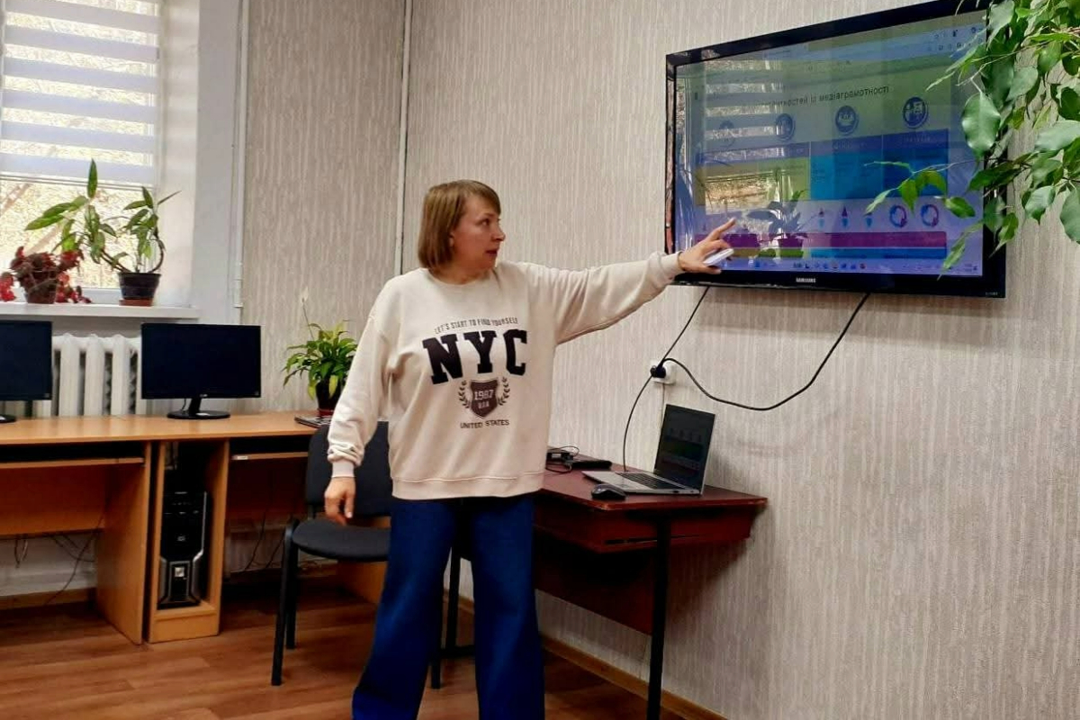 У міській дитячій бібліотеці Сміли провели заняття з медіаграмотності для учнів ліцею «Лідер»
