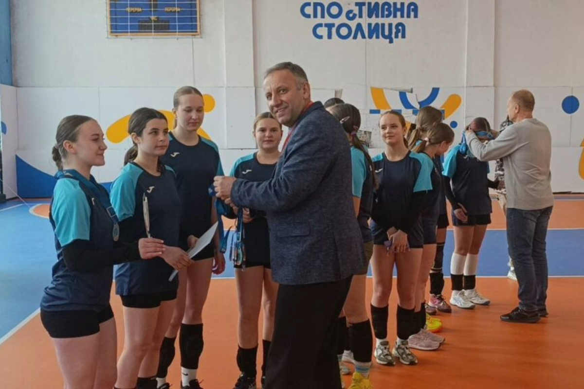 Школярки зі Шполи здобули “бронзу” на обласних змаганнях з волейболу