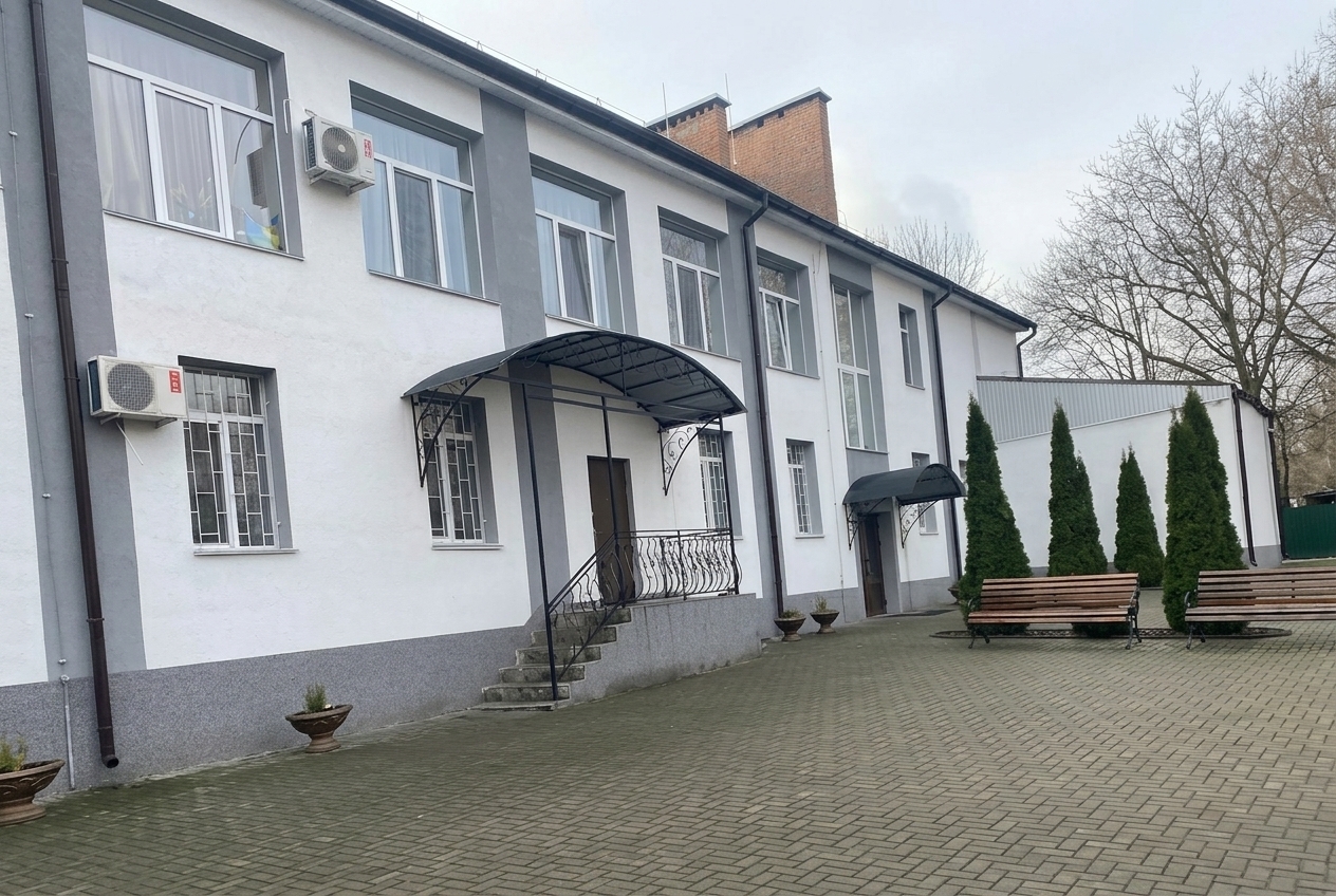 Прокуратура через суд вимагає оформити майно дитячого центру в Умані