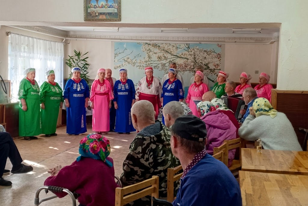 У Тальному гурт «Надвечір’я» виступив для мешканців стаціонарного відділення